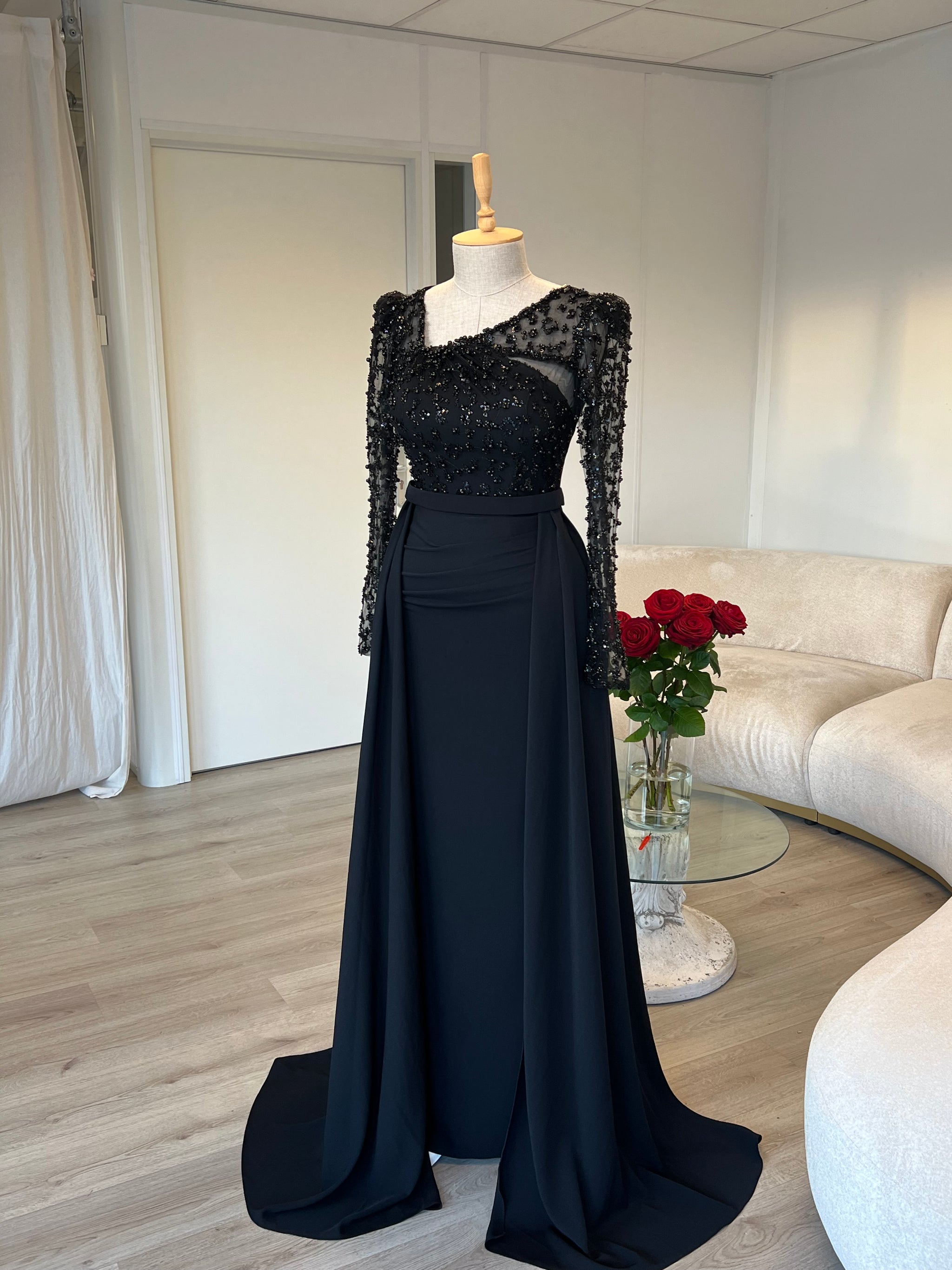 The Zara dress black Leyna Dresses The Zara dress black Leyna Dresses